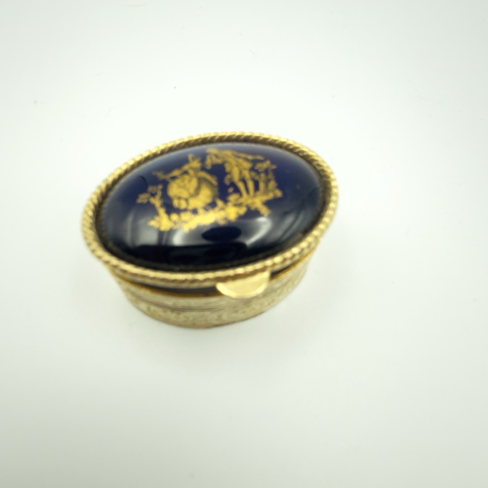 Trinket Pill Box Cobalt Blue Fragonard Courting Couple Gold Tone Oval Hinged - Picture 8 of 11